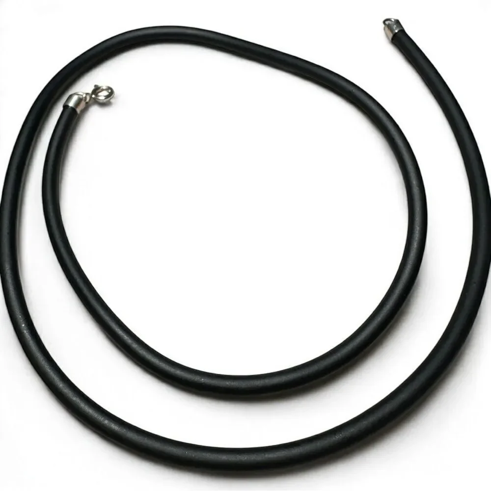 N/A 22” black